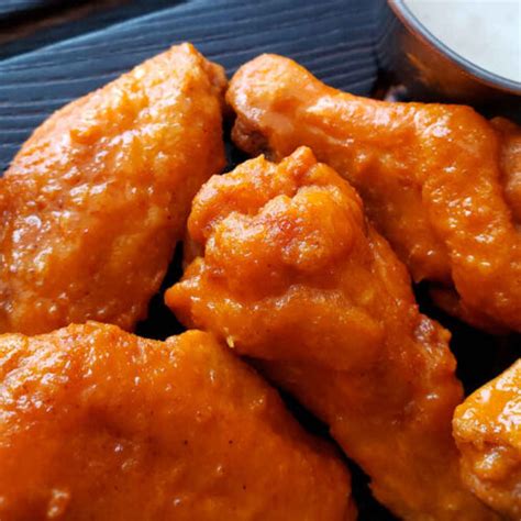 hooters toples|Hot Wings .